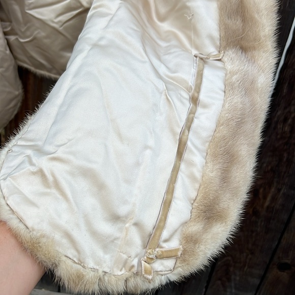 Vintage Robinson California  authentic fur over the shoulder coat.❤️ - Picture 11 of 17
